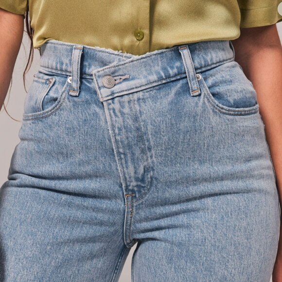 NWT Abercrombie & Fitch Curve Love Ultra High Rise 90s Slim Straight Jean - Picture 3 of 5